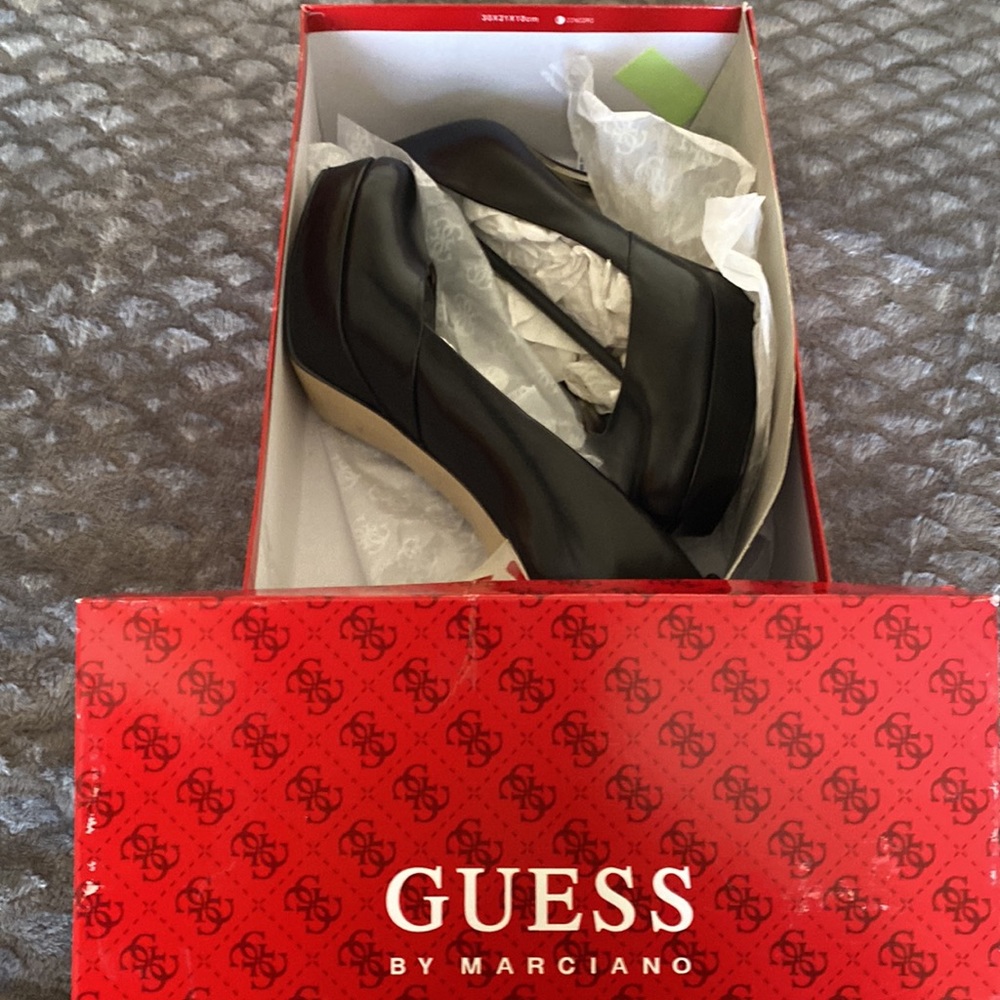 GUESS High Heeled Pumps - Picture 10 of 10